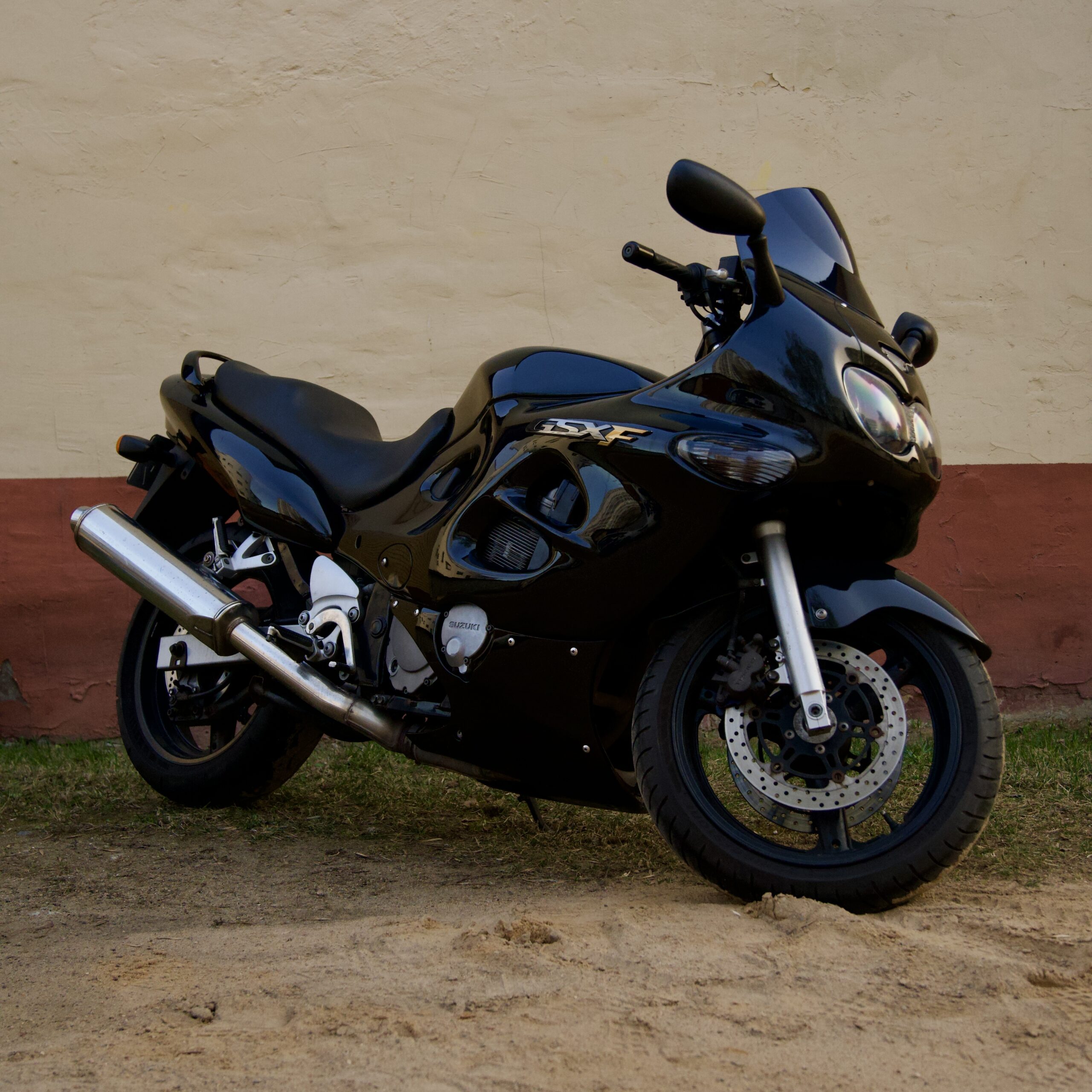 Аренда мотоцикла Suzuki GSX750F Katana в Минске, цена - Мотопрокат bikeberi