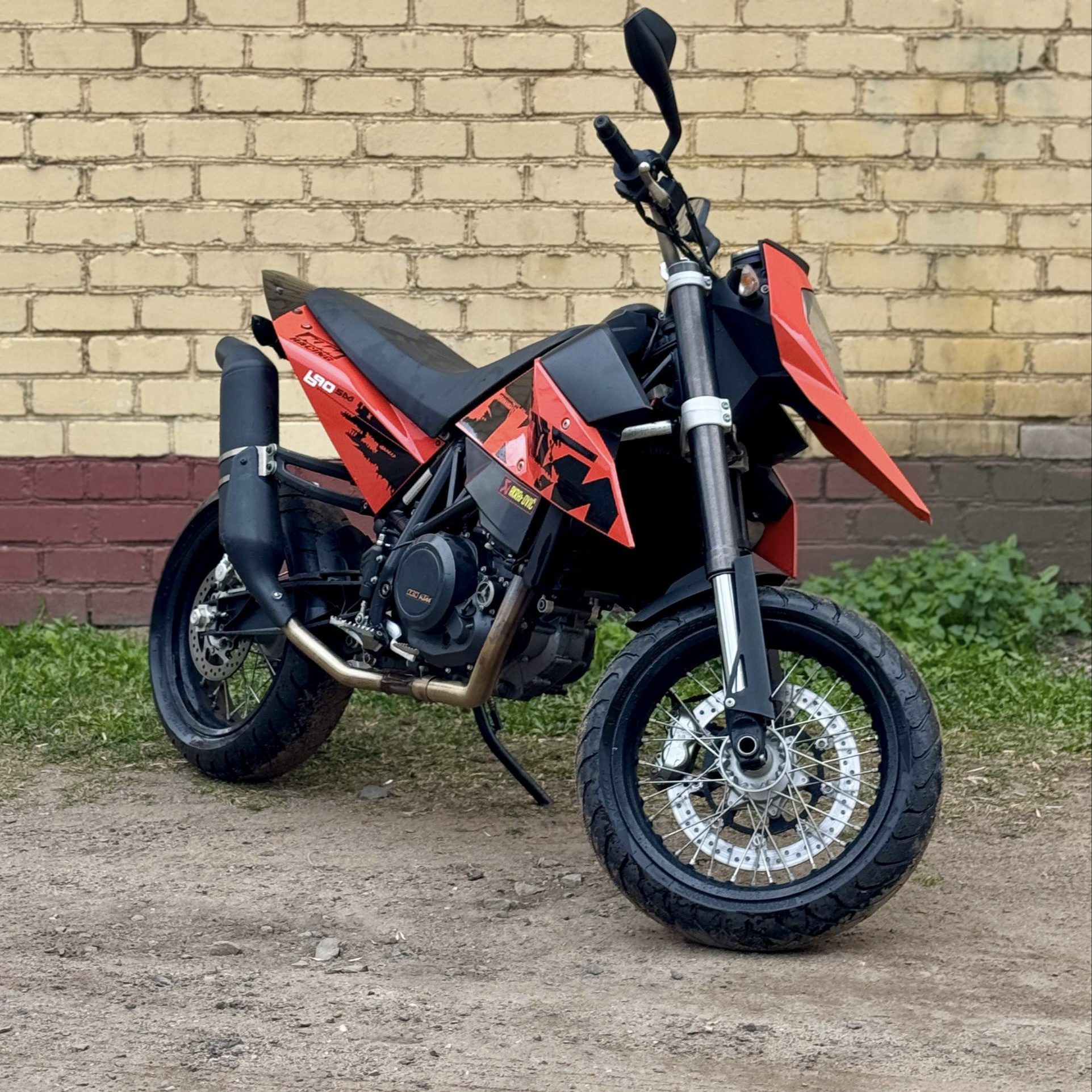 Аренда мотоцикла KTM 690 SM в Минске, цена - Мотопрокат bikeberi