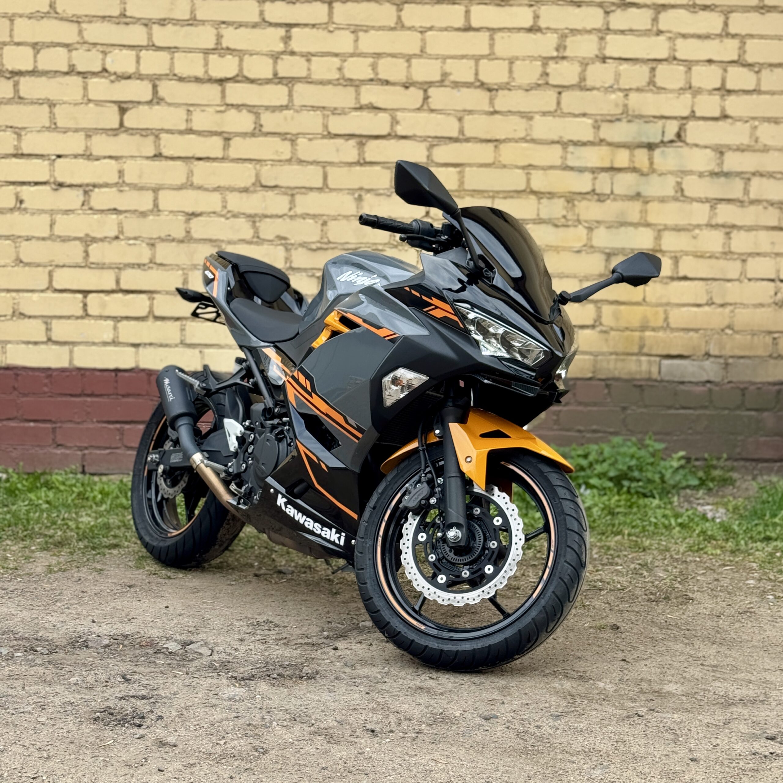 Аренда мотоцикла Kawasaki Ninja 400 в Минске, цена - Мотопрокат bikeberi